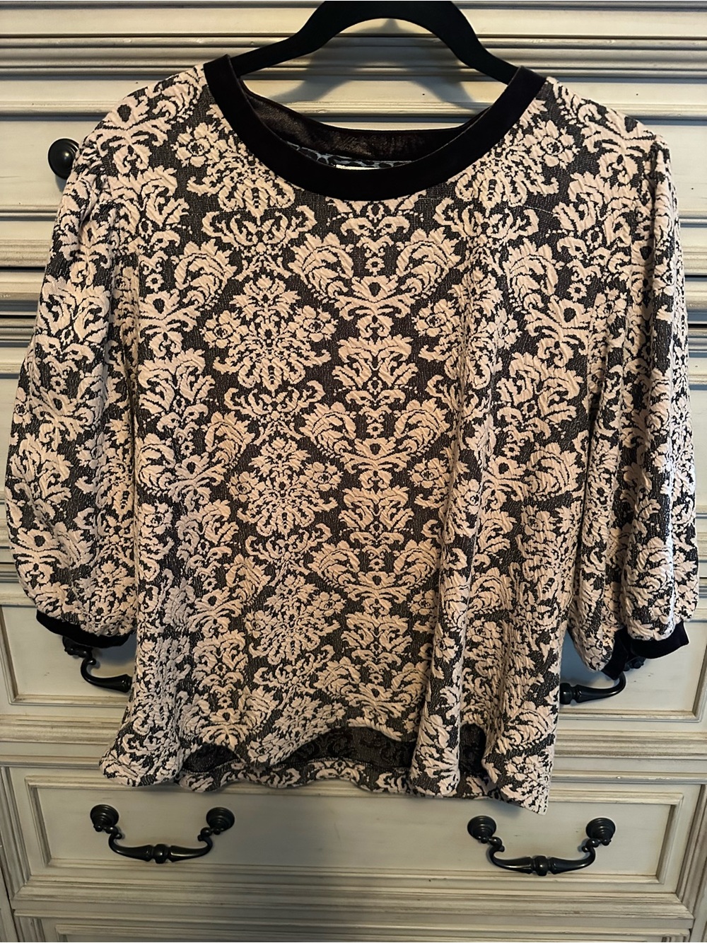 Umgee Cream and Black Damask Puff Sleeve Blouse
